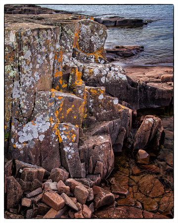 Lichen-encrusted basalt at Artists' Point